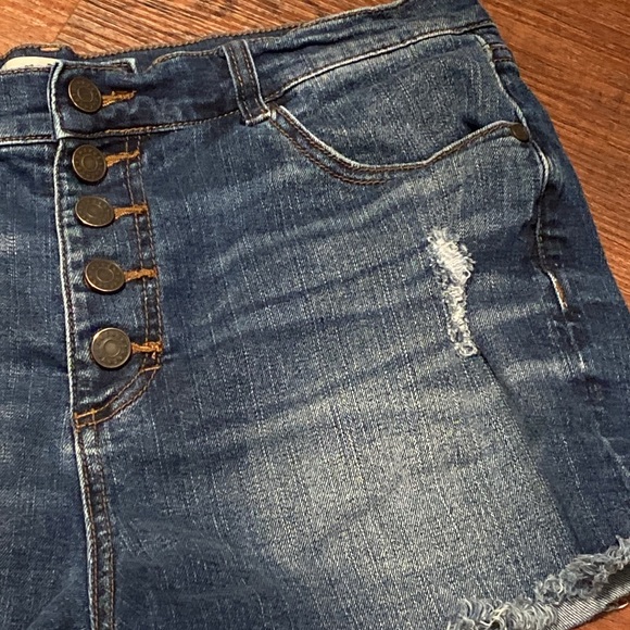 REFUGE Button fly Diatressed denim shorts size 12 - Picture 3 of 9